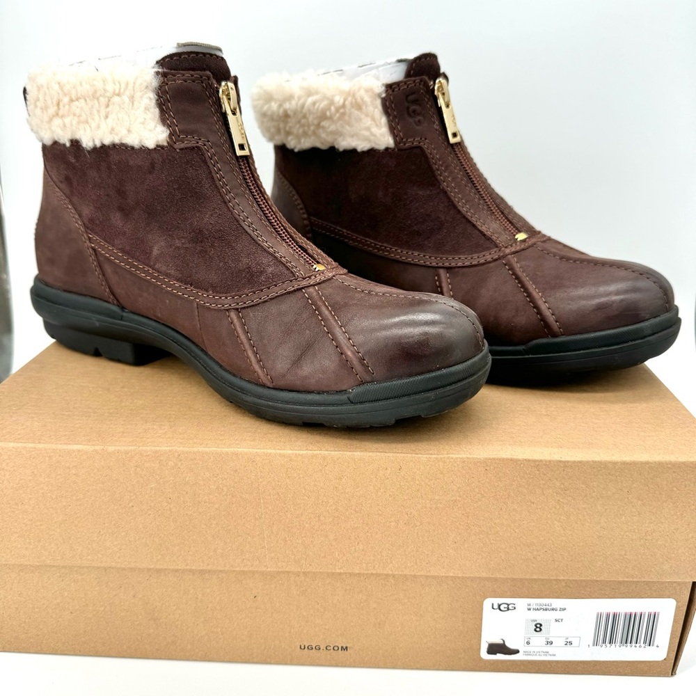 UGG women’s Hapsburg Zip. Size: 8